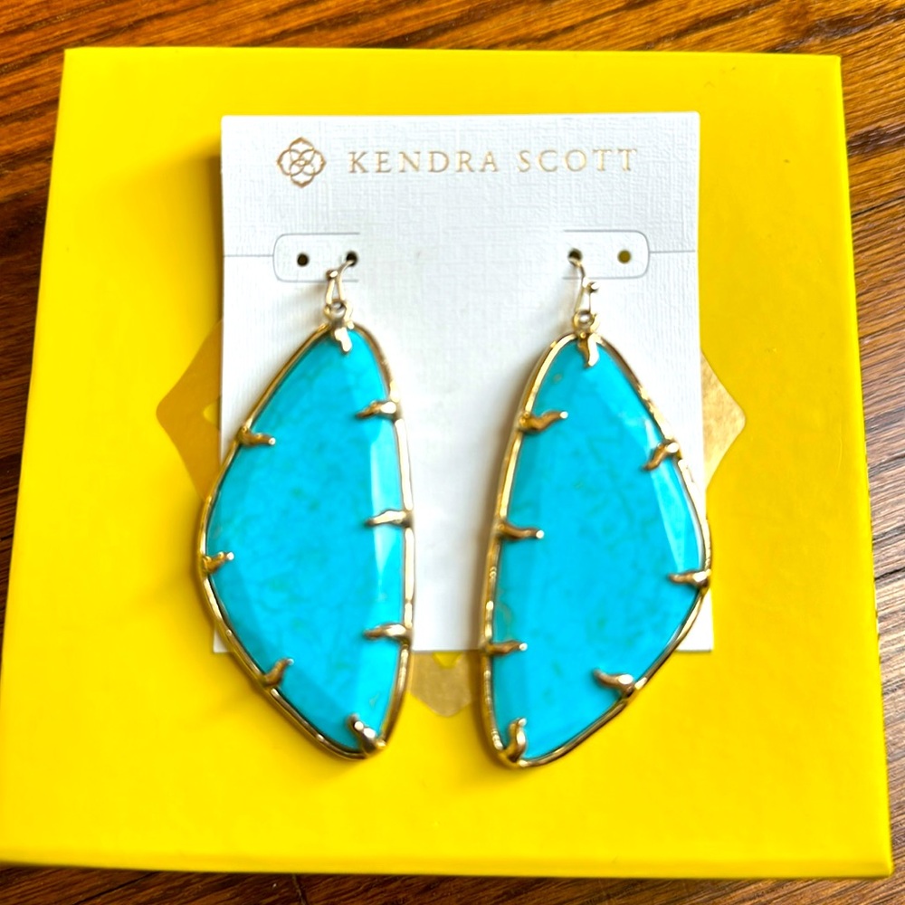 EUC Vintage Willow Turquoise earrings in gold frames